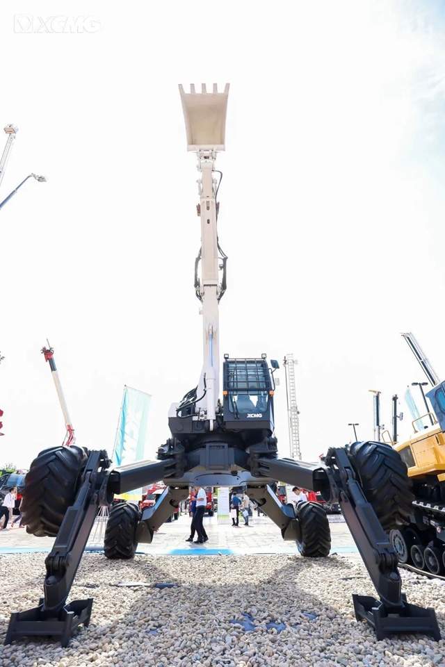 《流浪地球2》中的自主跟随机器人首次登台亮相(图2)