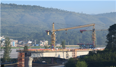 渝昆高铁云贵段首座特大桥连续梁中跨顺利合龙 - 恒通能机械资讯