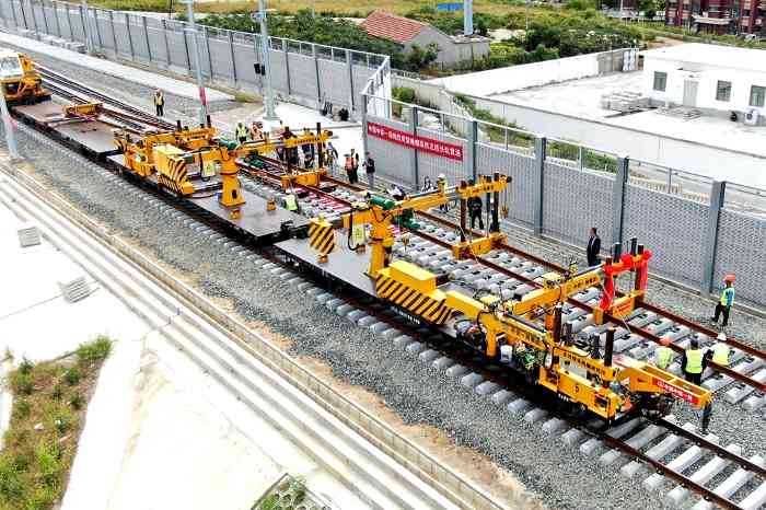 中国中铁旗下中铁一局参建的潍烟高铁全线铺轨贯通！(图1)