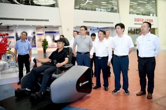 安徽海螺集团公司与柳工深化战略合作(图2)