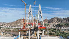 黄河上游首座八车道跨河大桥即将跨越天险实现“牵手”(图2)