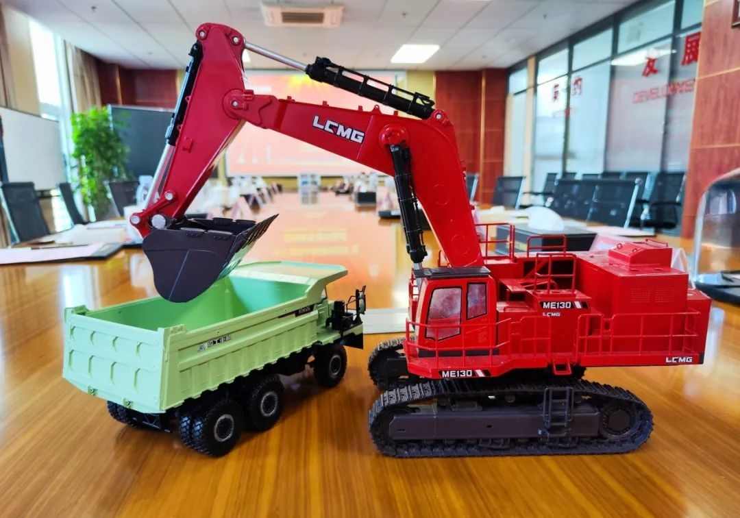 临工重机与新疆鸣阳矿业建设集团战略合作签约(图3)