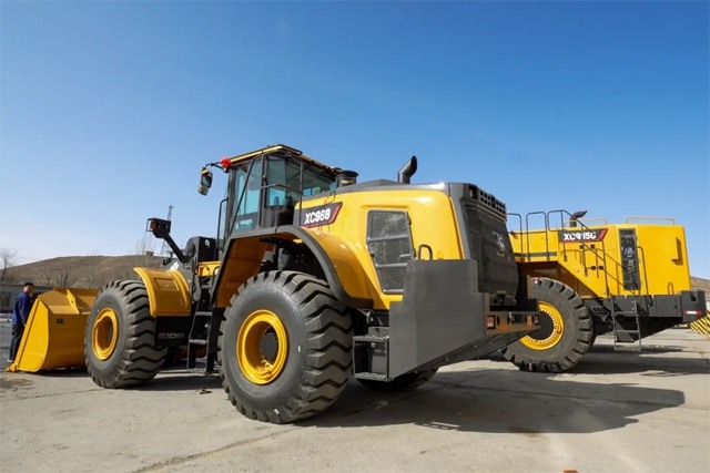 国内首台XC9150超大吨位混动装载机交付(图3) 国内首台XC9150超大吨位混动装载机交付(图3)