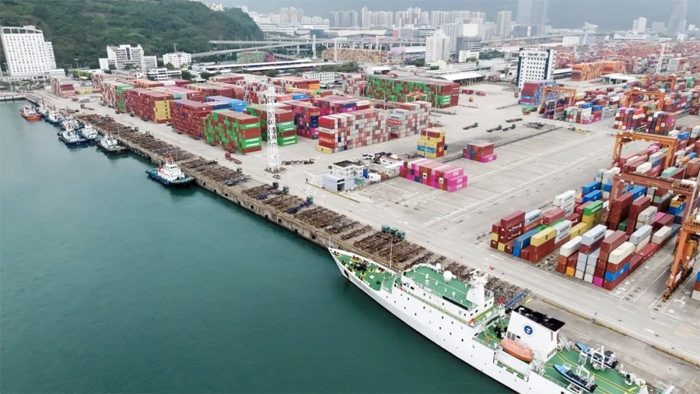 低碳转型！全球首座港内底盘式重卡换电站正式启用(图3)