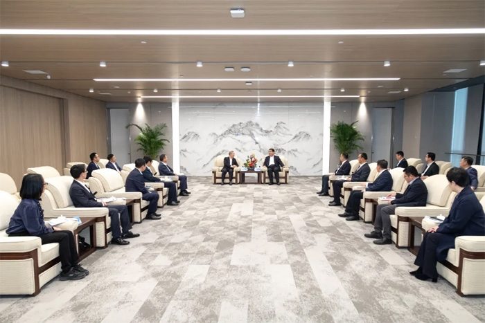 合作空间和潜力巨大！中国重汽与京东方签署战略合作协议(图1)