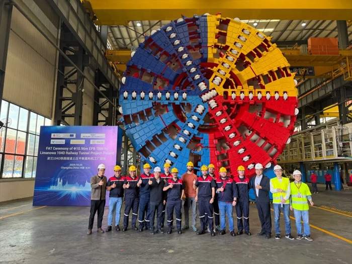 我国自主研制的16.64m超大直径盾构机在铁建重工下线(图1)