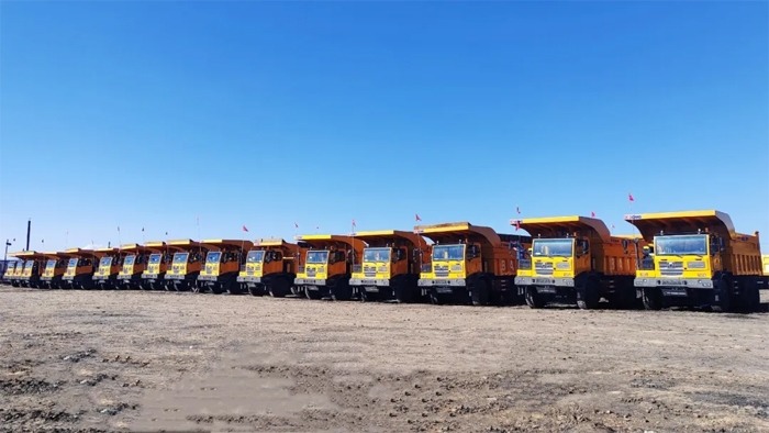 百台徐工110吨矿卡批量交付华北某特大型矿区(图1)