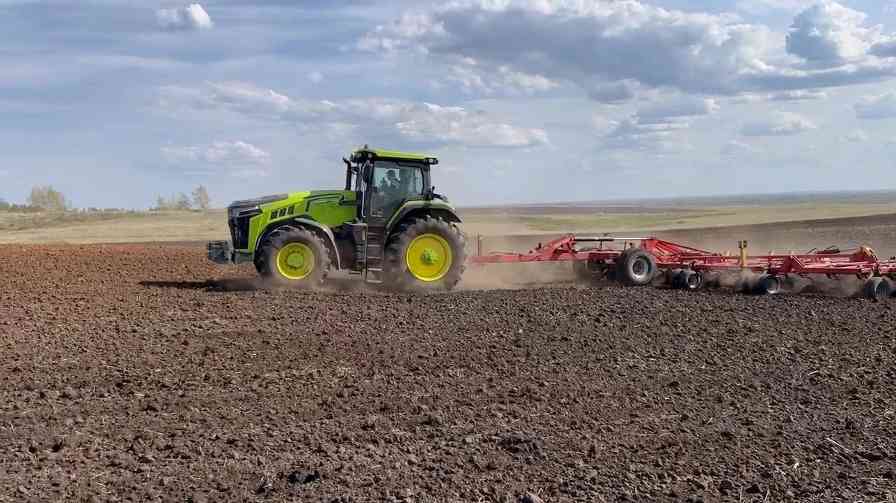 中联重科DV3504新能源拖拉机批量交付“西部粮仓”(图3)