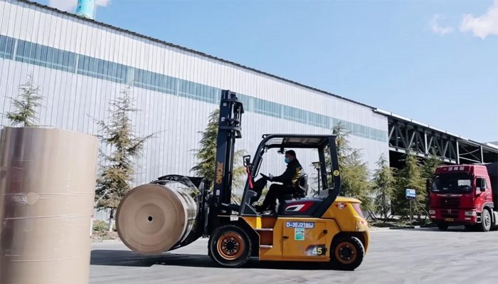 当造纸遇上智能搬运：徐工叉车如何打造一站式解决方案？(图1)
