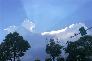 全国首个5A级智算中心在上海诞生，让AI大模型训练更高效便捷 | 产业创新动态 - 恒通能机械资讯